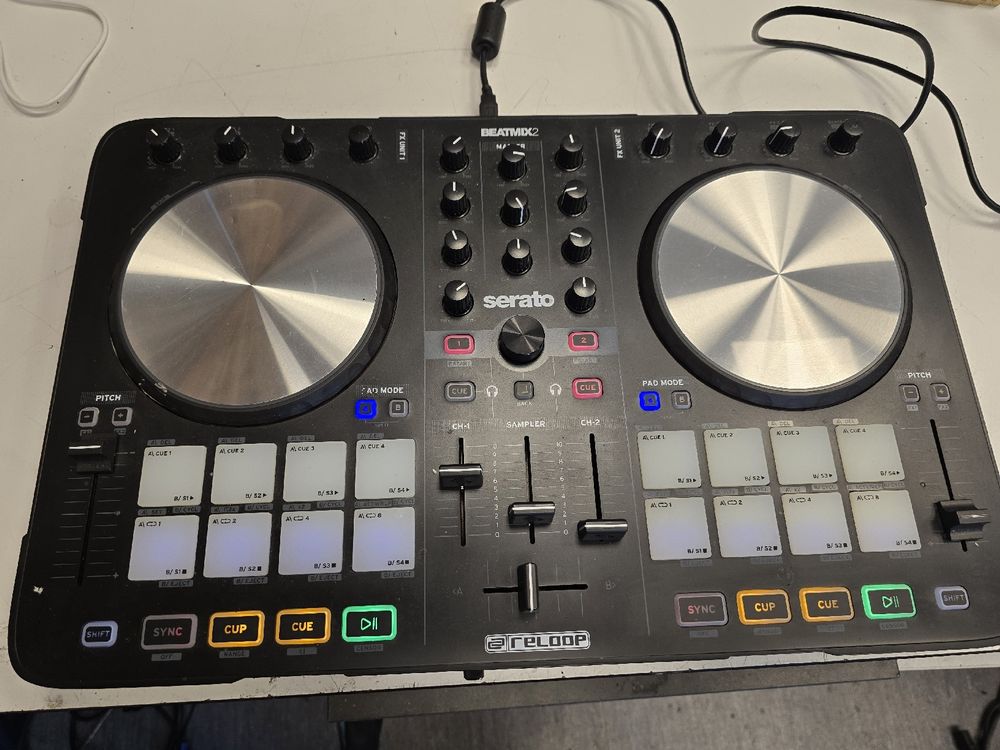 Reloop Beatmix 2 DJ CONTROLLER Serato Lite Mit USB CABLE (Gebraucht) in ...