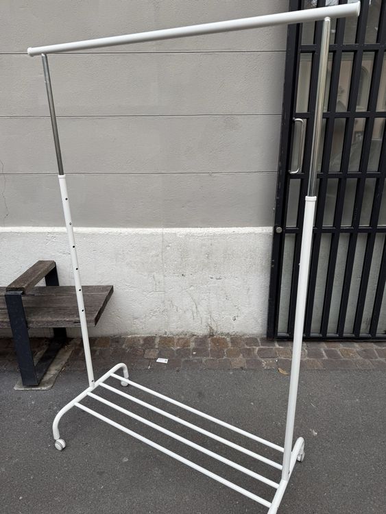 Portant Vêtements Sur Roulettes Gris – Tringle Métal – Occasion
