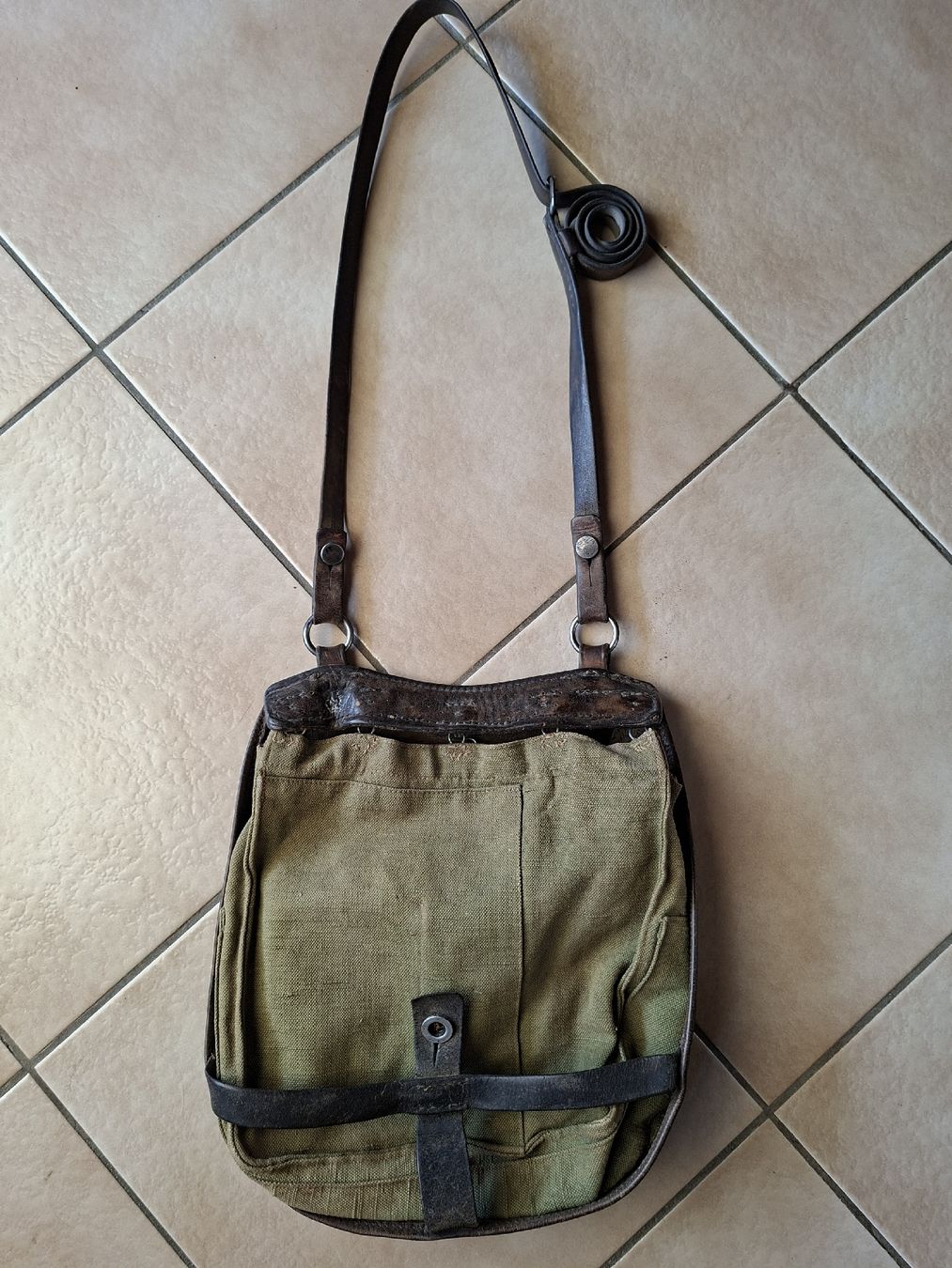 Schweizer Armee Taschen: Antiker Schweizer Armee Militär Brotsack  – Gebraucht aus Schwanden Sigrisw von len_9yqg 1