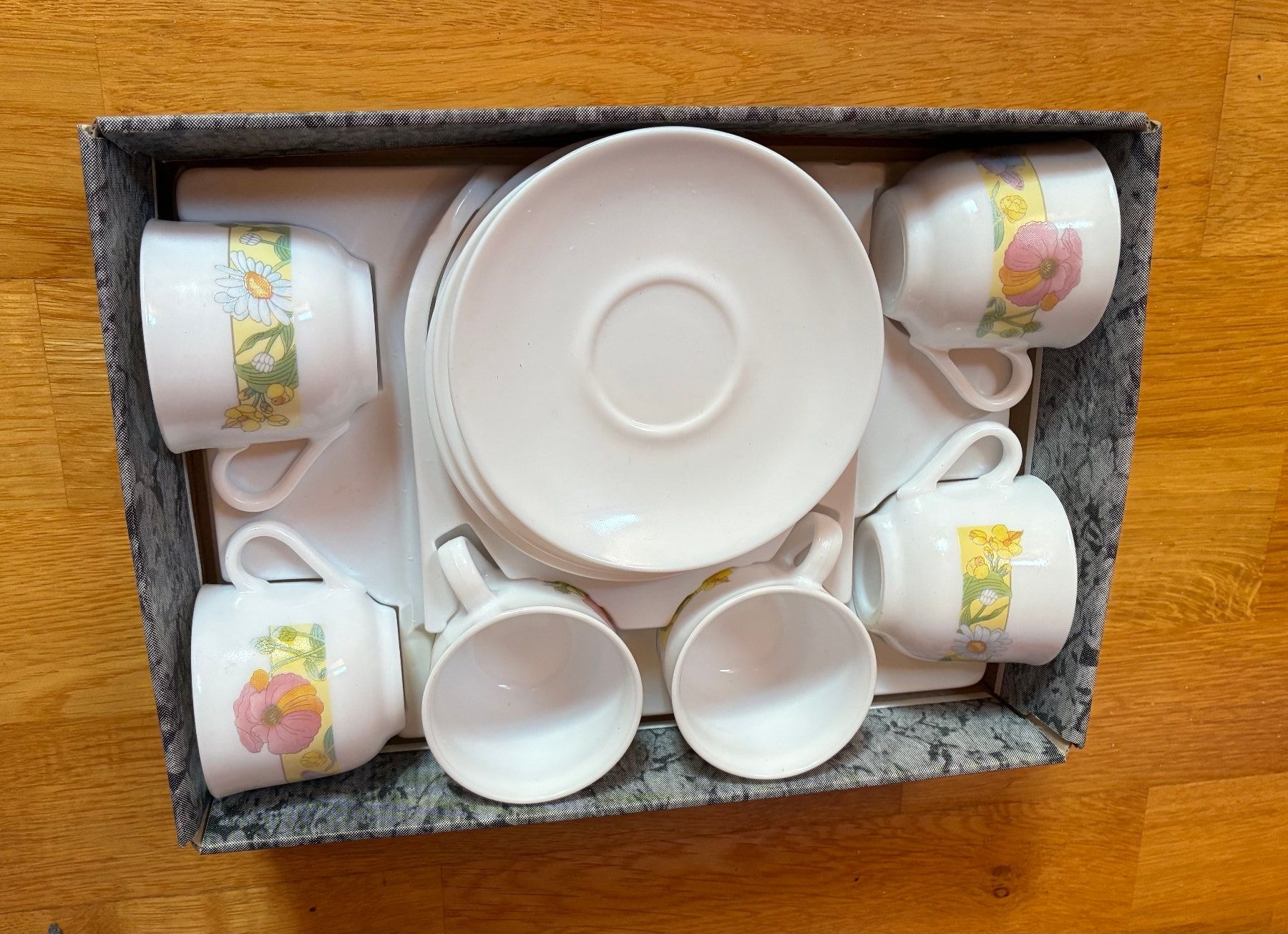 Geschirrsets: Kaffeeservice Blumenmuster Frühlingsdeko – Gebraucht aus Rüegsauschachen von ivatug