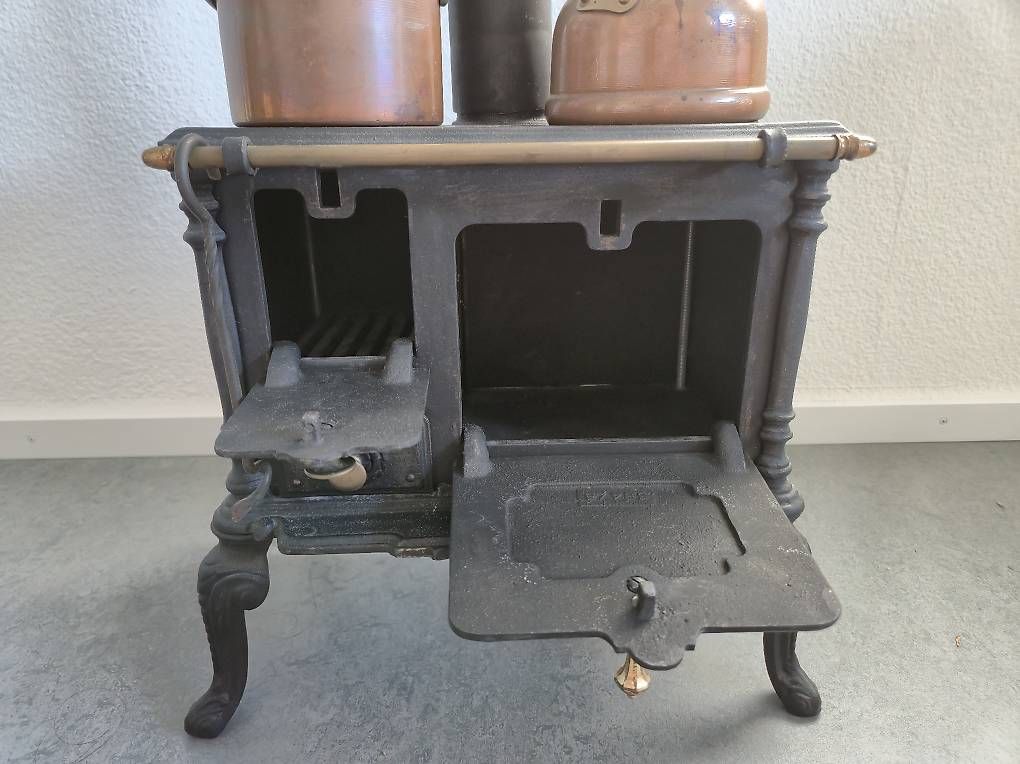 Altri mobili d'antiquariato: Spielzeug Gussofen – Usato da Walchwil venduto da abcdefghijkl 1