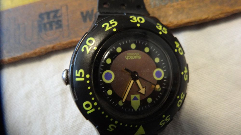 Swatch Montres: S-WATCH  SCHÖNE HERREN UHR,QUARTZ.SCHÖNE FARBE.LÄÜFT – D'occasion à zürich par ahmad01 5
