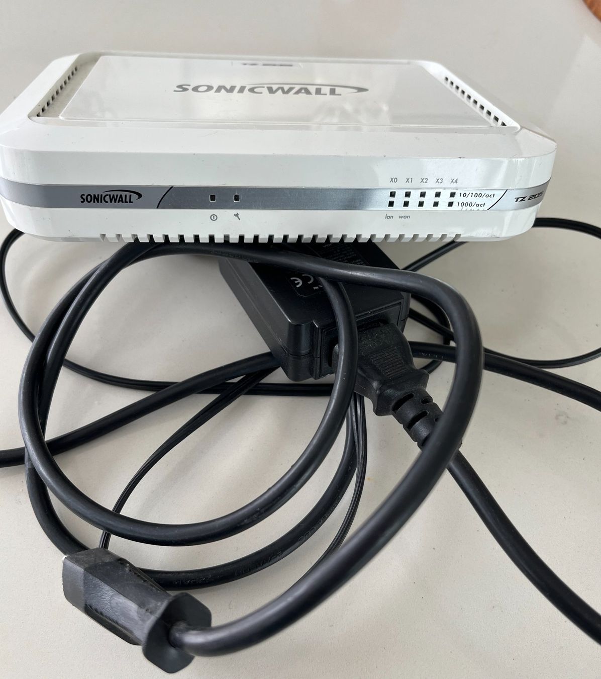 Sonicwall Firewall: Sonicwall TZ 205 occasion – Gebraucht aus Carouge GE von Pierre48 1