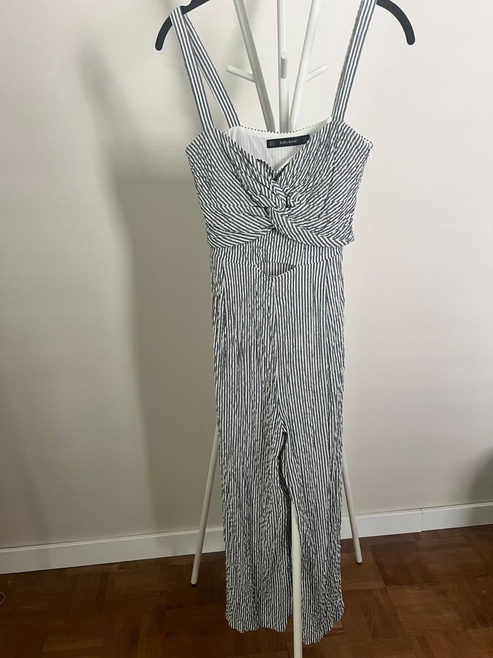 Zara Tute: Stripe Jumpsuit – Usato da Hombrechtikon venduto da nga_tl27