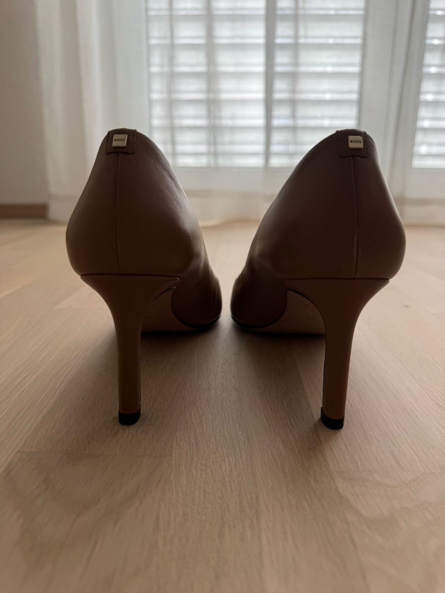 Hugo Boss Chaussures femmes: Damenschuhe Spitz in Leder von BOSS – Neuf avec emballage d'origine à Sulgen par a_fonsi 3