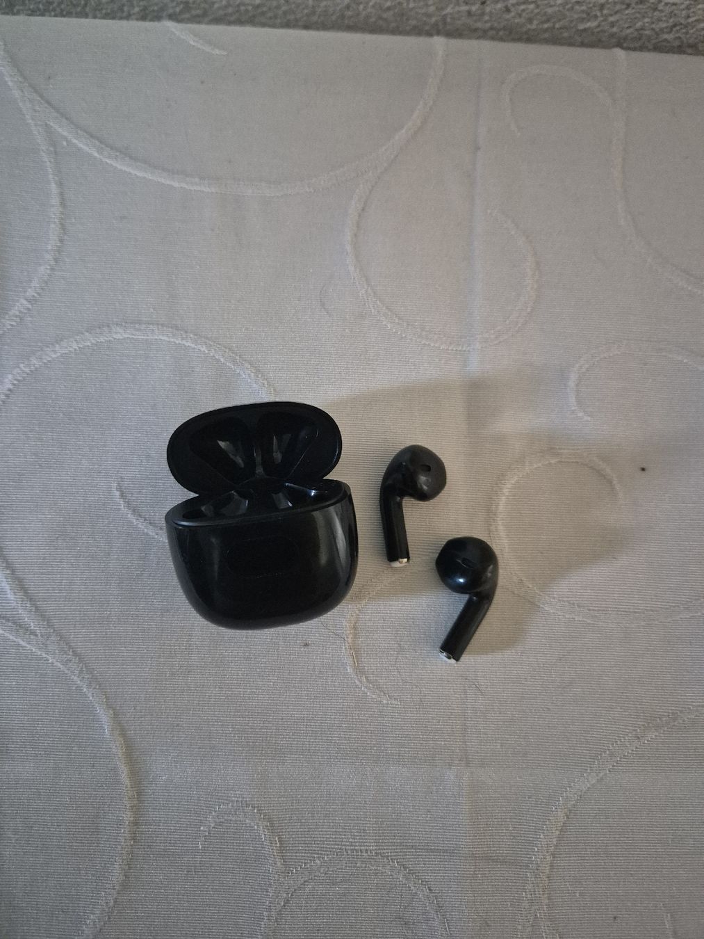 Cuffie: Air Pods – Usato da Hörhausen venduto da Nuage81 1