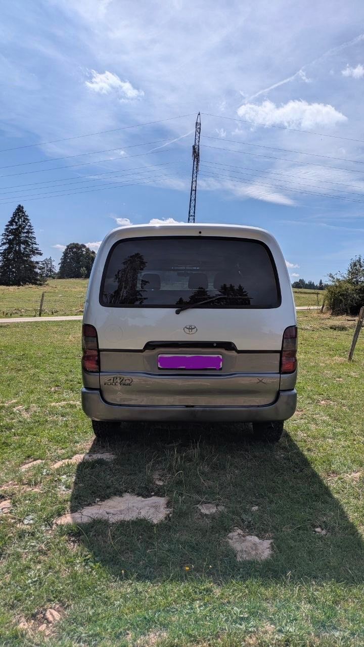 Toyota Nutzfahrzeuge: Toyota Hiace, 4x4 2.7WD – Gebraucht aus La Chaux-de-Fonds von Taraplapla 2