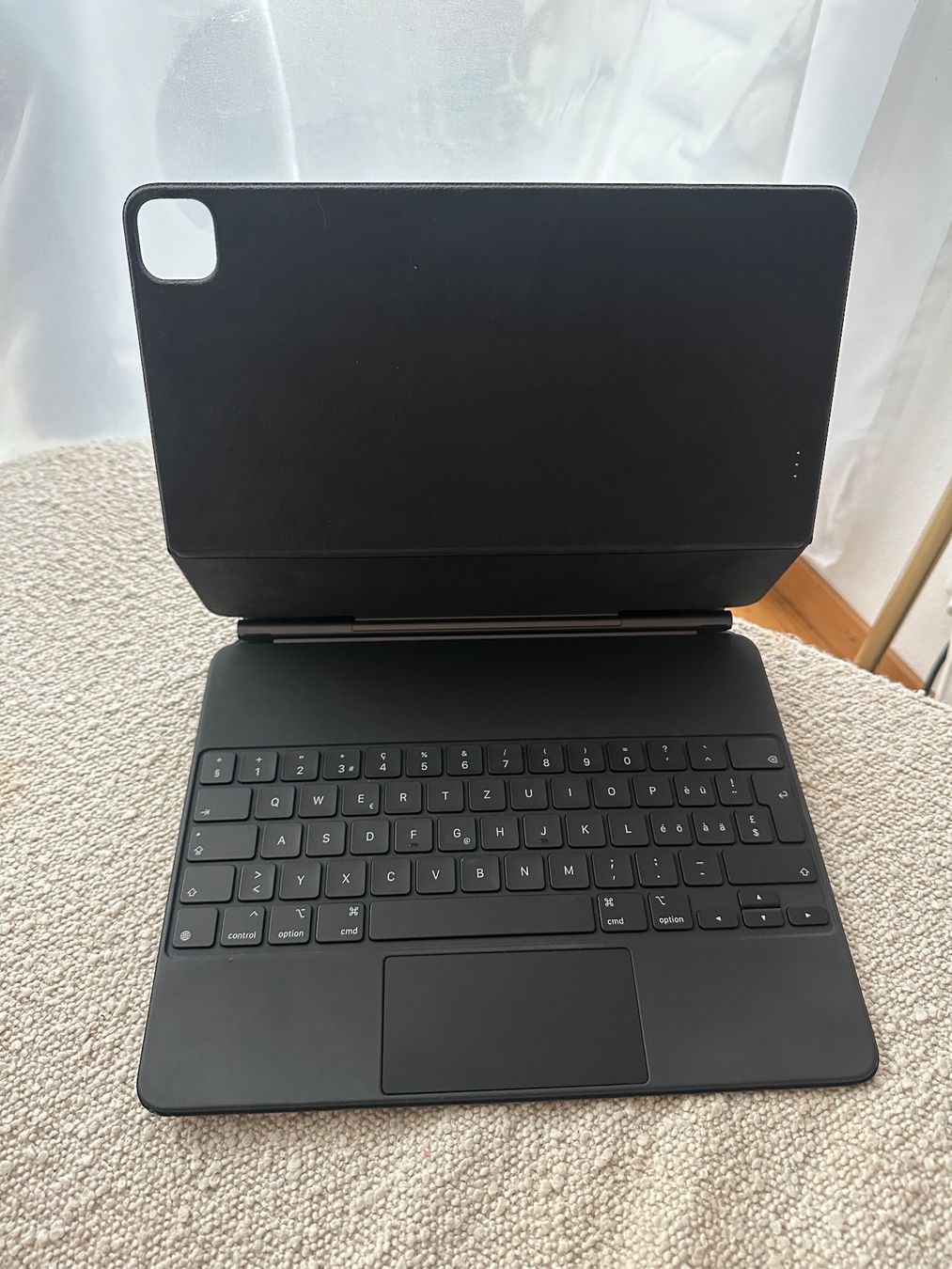 Apple Tastaturen: iPad Magic Keyboard for 12.9-inch iPad Pro, neuwertig – Gebraucht aus Basel von roe_jb8f 2