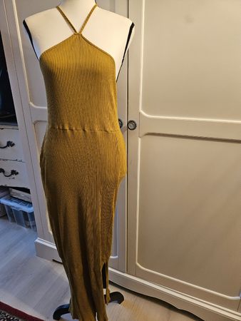 Senfgelbes Maxikleid Gr. S, perfekt für den Sommer!