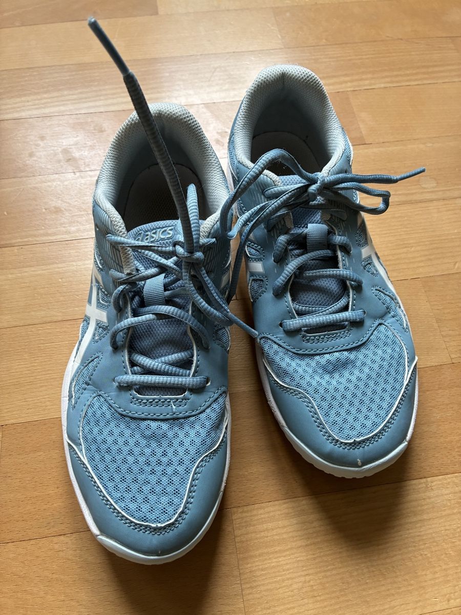 Asics Scarpe per ragazzi: Hallenturnschuhe Asics Gr.39 – Usato da Gachnang venduto da Liv014