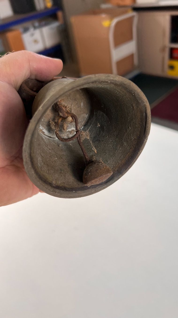 Glocken & Treicheln: Antike Kuhglocke mit Lederband - "Leggeri STAAL" Glocke – Gebraucht aus Zeiningen von osm61 2