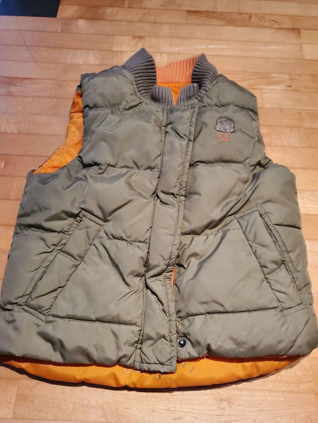 Sonstige Jungenkleidung: 2 super Gillets Gr 4T – Gebraucht aus Dättwil AG von Globetrotter2000 3