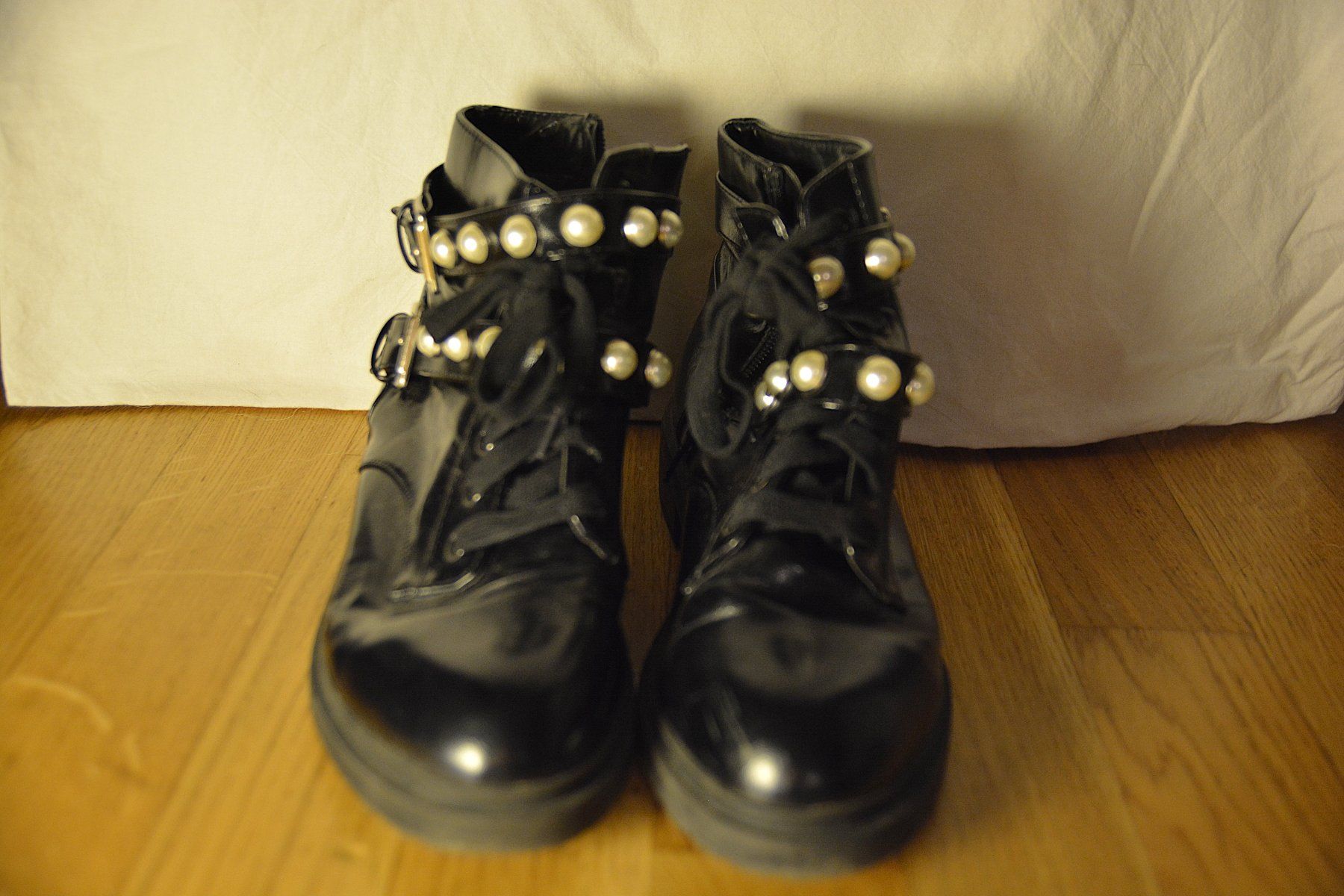 Zara Scarpe da donna: Perlen Boots/Stiefel; Schwarz glänzend ("Lack Effekt") Nr.38 – Usato da Bern venduto da plant_nerd 6