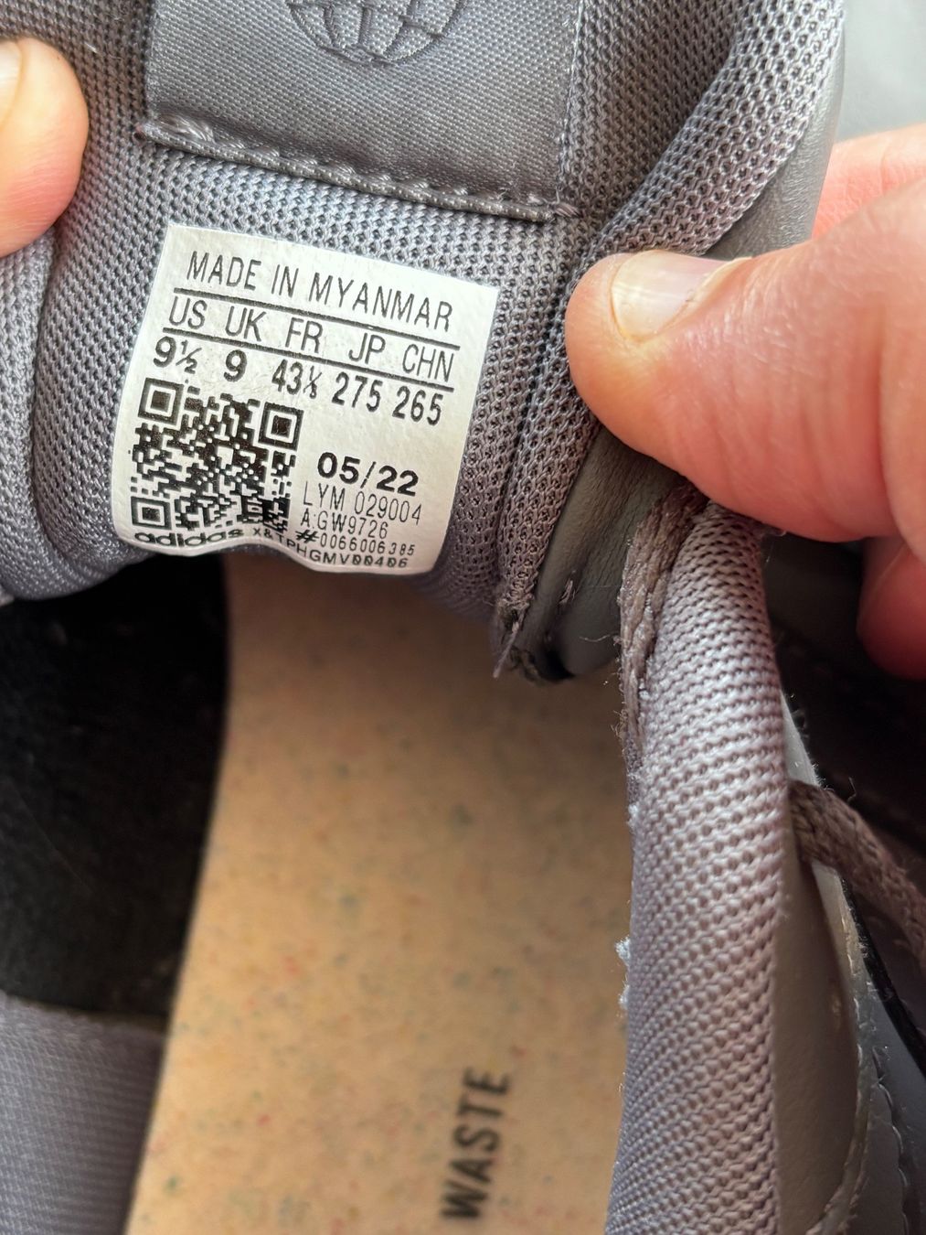 Adidas Scarpe da uomo: Sneaker Adidas grau 43 1/3 – Usato da Balsthal venduto da Uroby 3