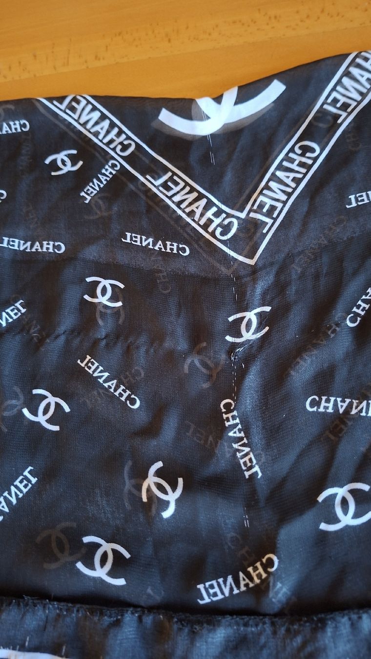Chanel Foulards, Tücher & Schals: Chanel Foulard – Defekt aus Wünnewil von 04Blume 2