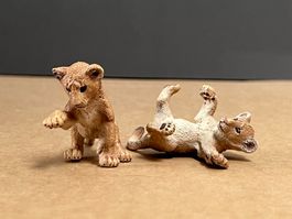 Schleich Löwenjunges, liegend spielend Löwe Löwen Baby