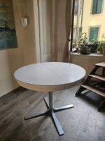TABLE RONDE BLANCHE EN FORMICA AVEC RALLONGE CENTRALE