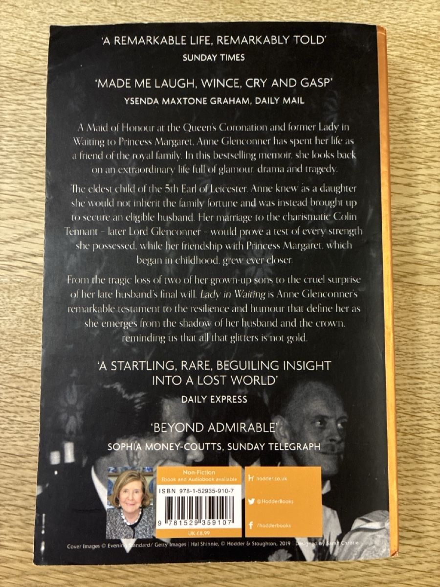 Libri: Lady in Waiting - by Anne Glenconner – Usato da Lucens venduto da metaD 1