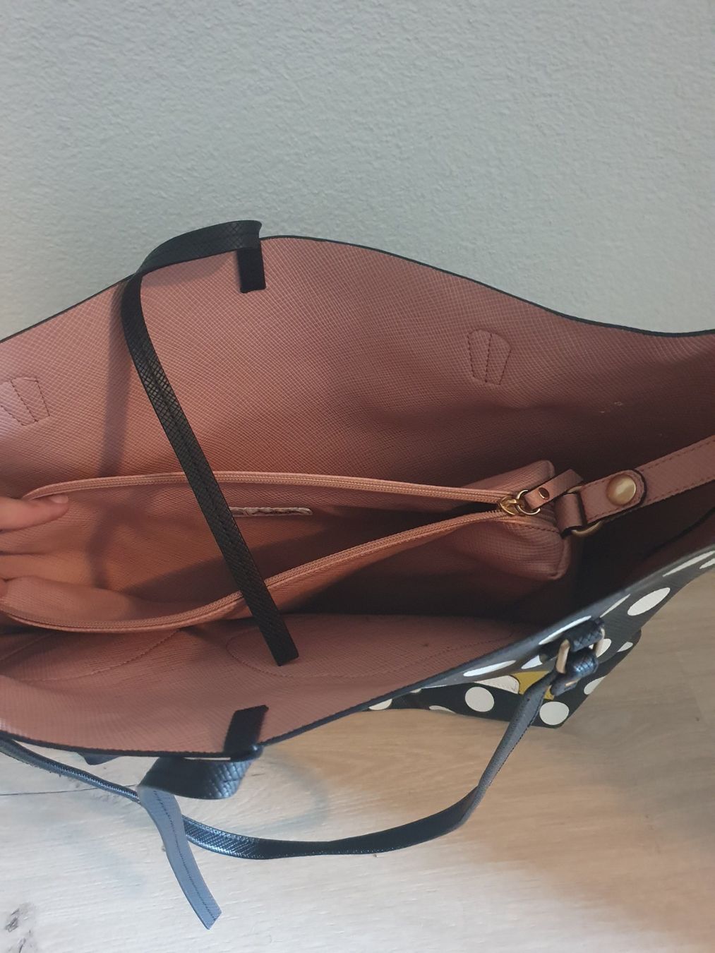 Essentiel Antwerp Taschen für Damen: Oversize Handtasche Alice in Wunderland – Gebraucht aus Nussbaumen AG von jul_t76k 1