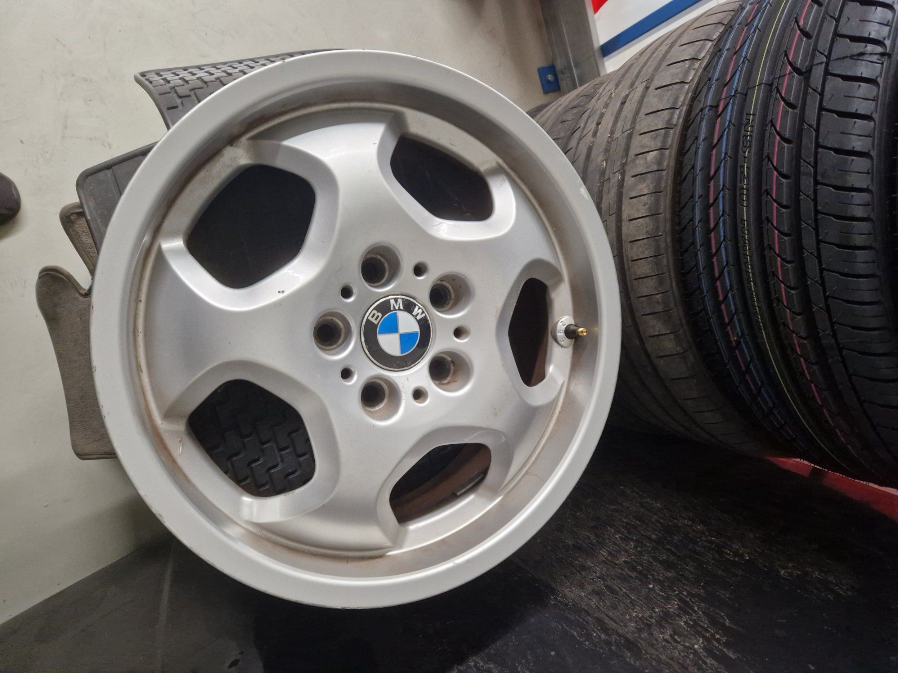 BMW Cerchioni: BMW E36 Felgen Styling 23 – Usato da Villigen venduto da Moeff-Toeffli 1