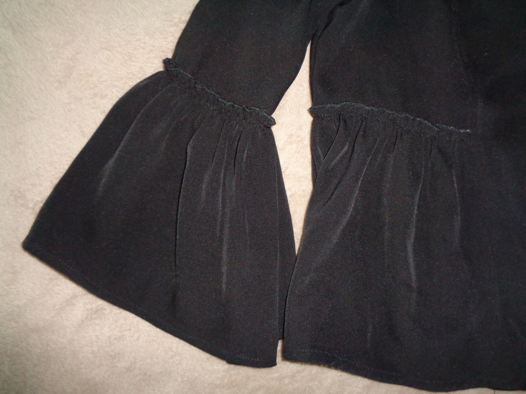 Blusen: Schwarze Bluse mit Glockenärmeln Gr. 34 Sommer Top! – Gebraucht aus Bottenwil von topshop 2