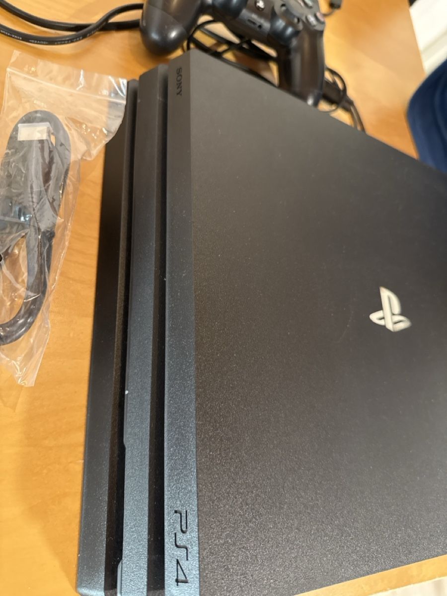 Sony Konsolen: Ps4 Pro 1 Tb – Neu (gemäss Beschreibung) aus Uetendorf von Loscar1 1