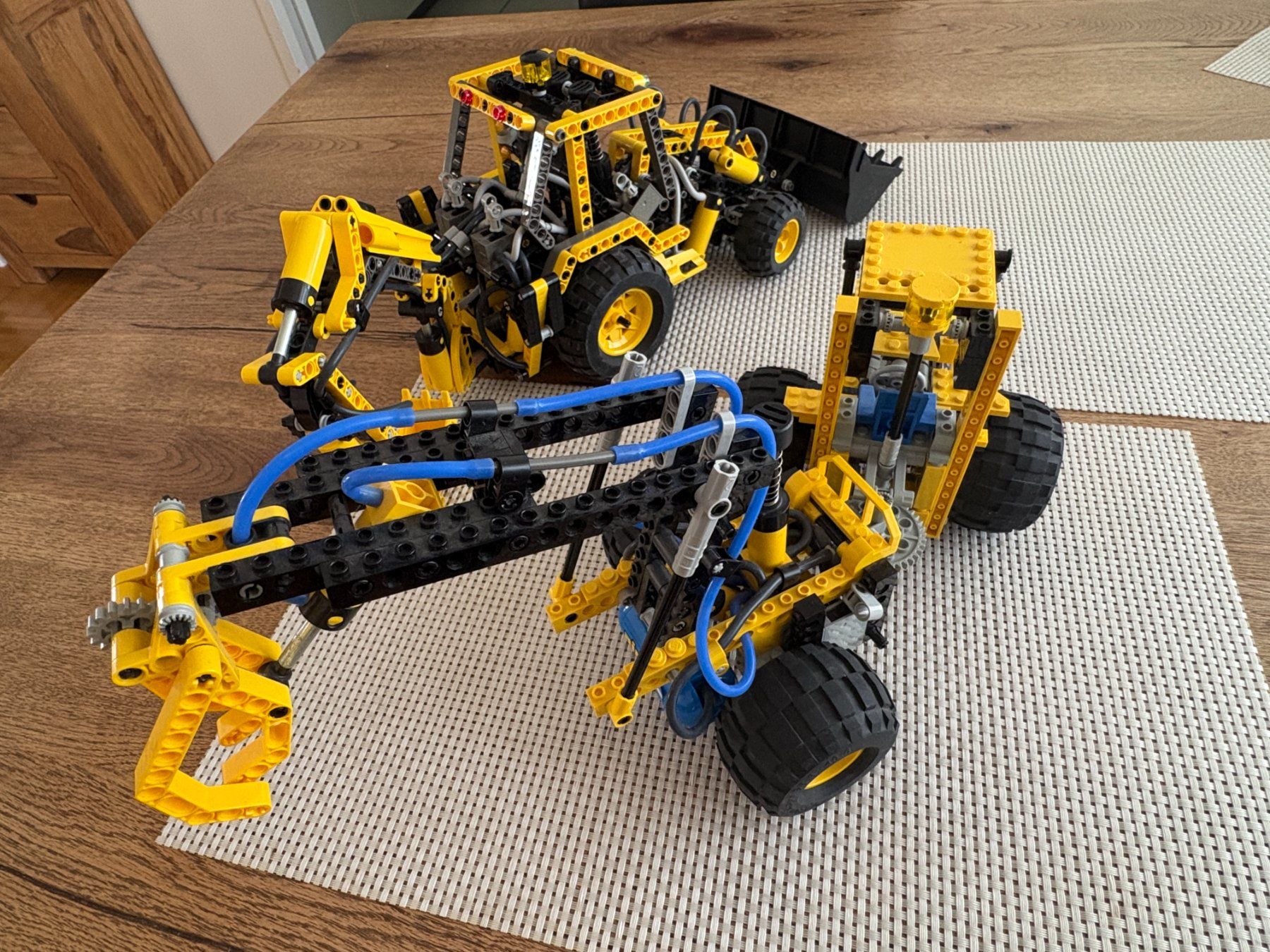 Lego Jeux de construction: Lego Technik Backhoe Loader 8455 und 8439  Front End Loader – D'occasion à Buochs par Techtelmechtel 2
