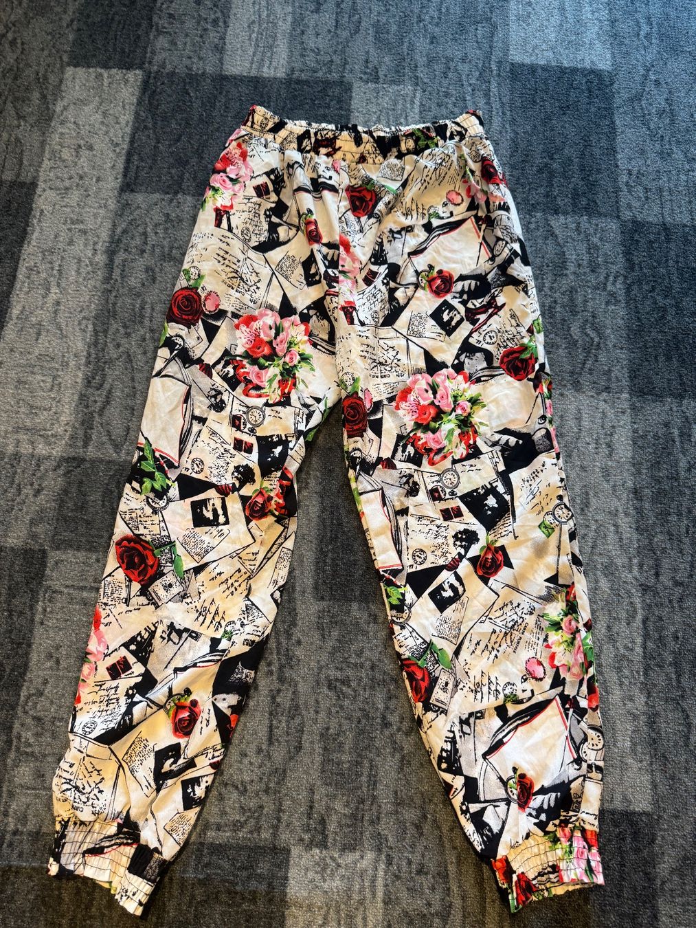 Pantaloni: Damen Sommerhose mit Rosenmuster M – Usato da Frenkendorf venduto da Style365 4