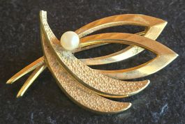 Brosche Goldfarben Kunstperle floral gemustert guter Zustand