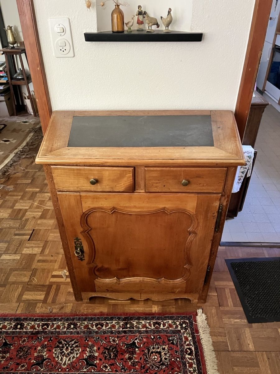 Armadi: Antik / Vintage Holzschrank – Usato da Thun venduto da soeep