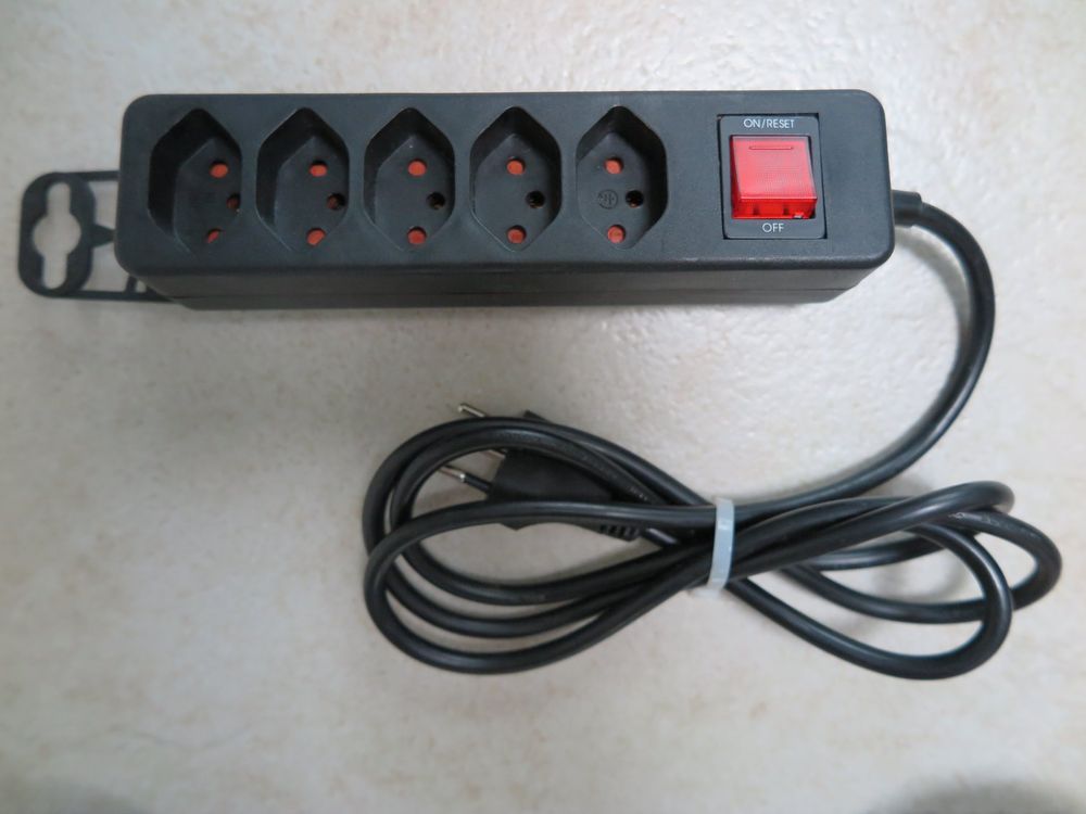 USB Batteriebox Für 8 AA Batterien – Mit Ein-/Ausschalter | Schwarz