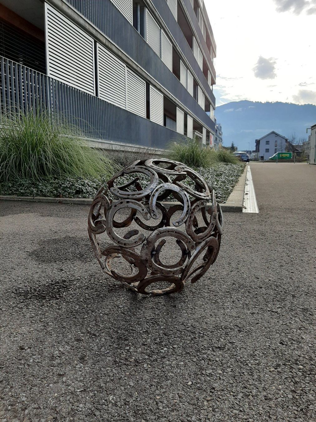 Sculture & Statue: Hufeisen Kugel 45cm Durchmesser – Usato da Wangen SZ venduto da kim_m2wp 2