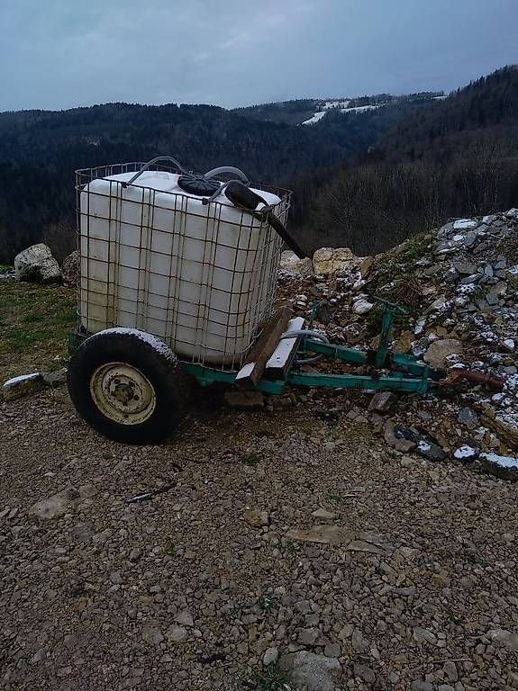 Abbeveratoi e trogoli: citerne à eau – Usato da Goumois venduto da yop_26p5 1