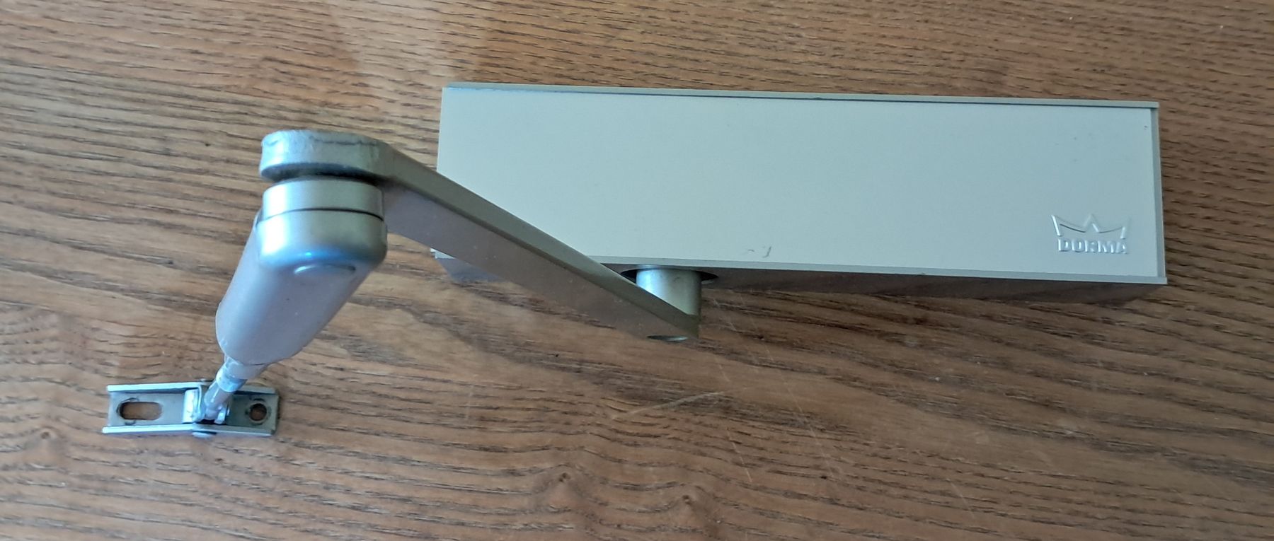 Ferramenta: Dorma Türschliesser TS 73 V, silber – Usato da Adlikon b. Andelfingen venduto da Kraemse
