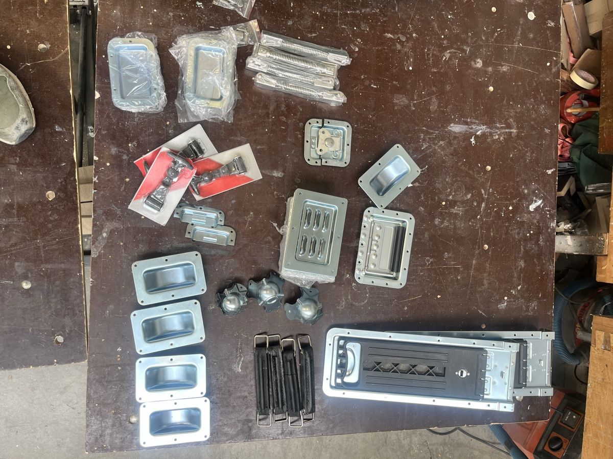Ferramenta: Flightcase Beschläge Set Koffergriffe neu gemischt – Nuovo (secondo la descrizione) da Bülach venduto da Stitch79 2