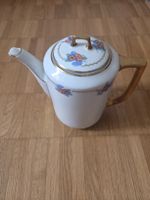 Teekanne mit Blumenmuster