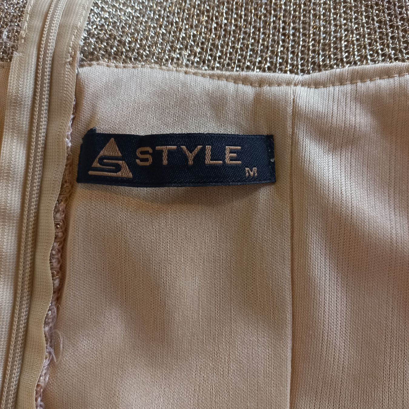 Vestiti: Robe dorée sans manches taille M neuve  – Nuovo (secondo la descrizione) da Dompierre FR venduto da fat_xth5 9