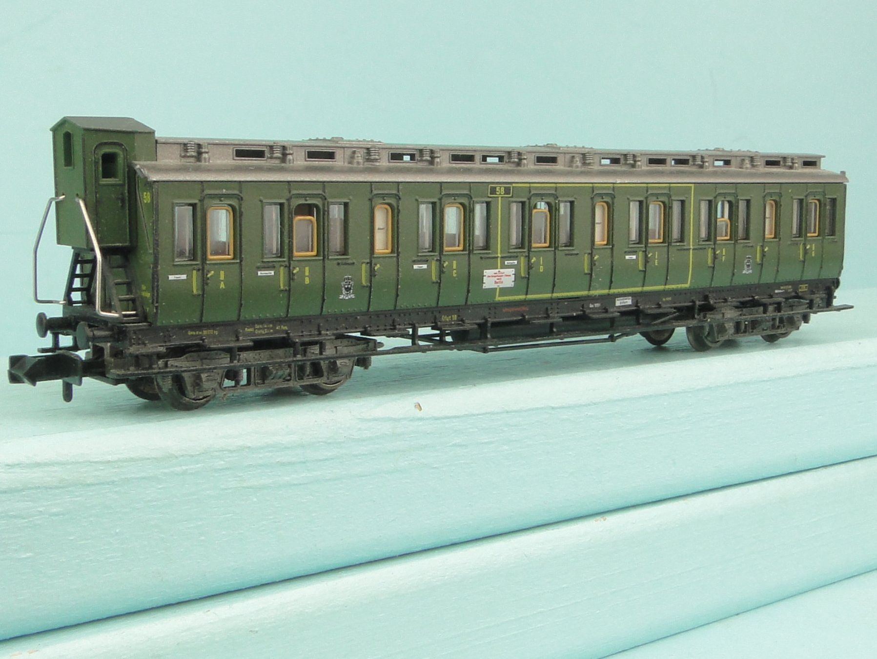 Fleischmann Modellini di ferrovie: Fleischmann Spur N Abteilwagen 1/2 Kl. – Usato da Bülach venduto da Albitrain