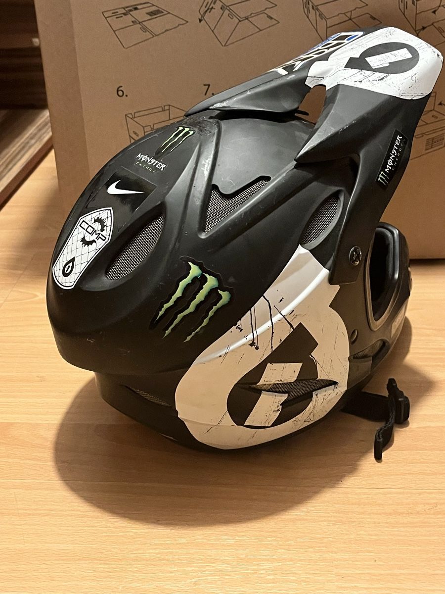 Casques: Downhill Helm – D'occasion à Wetzikon ZH par Samborghini 2