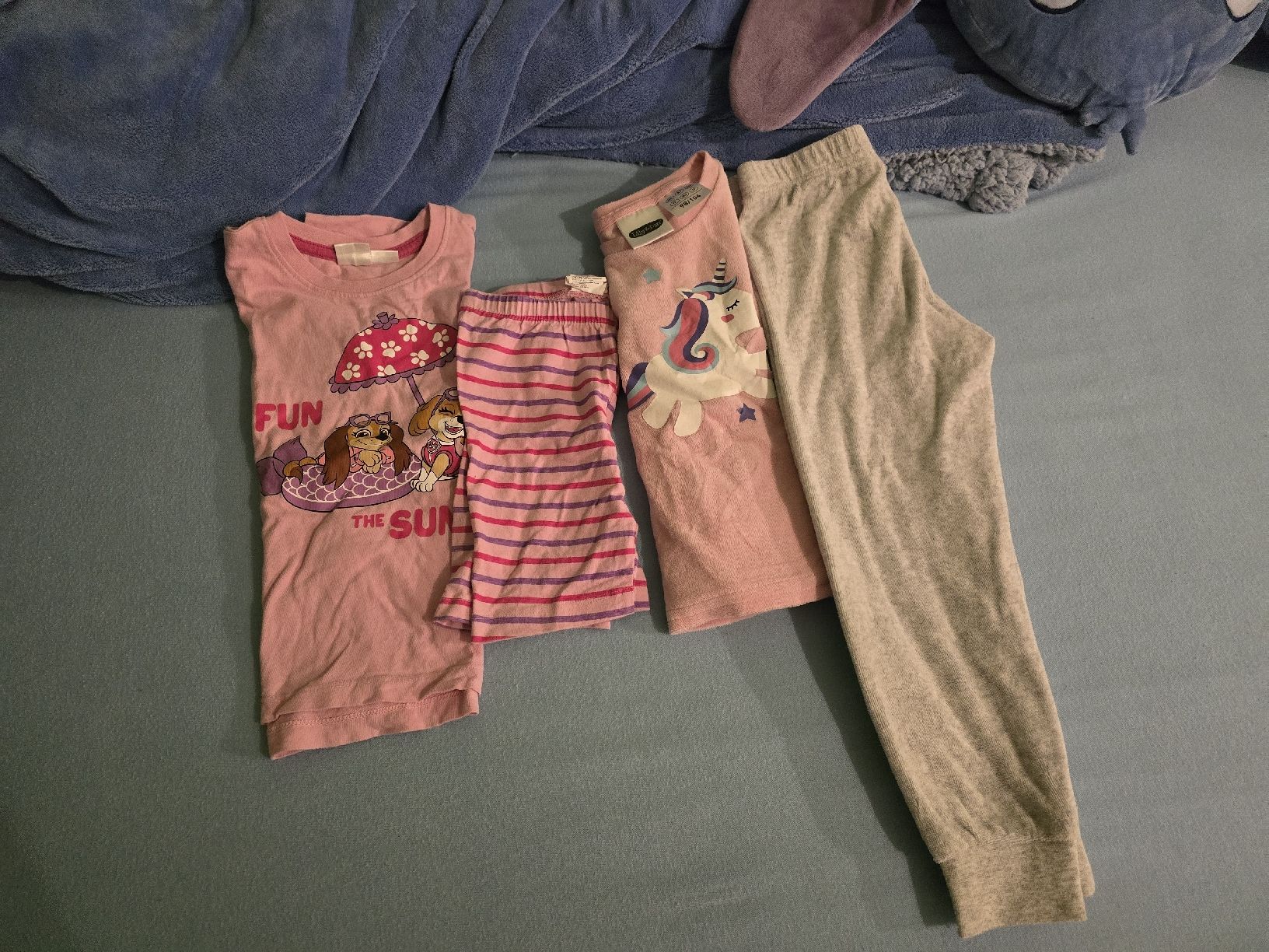 H&M Kleiderpakete & -sets: Mädchenkleider 98/104 – Gebraucht aus Günsberg von FW18 2