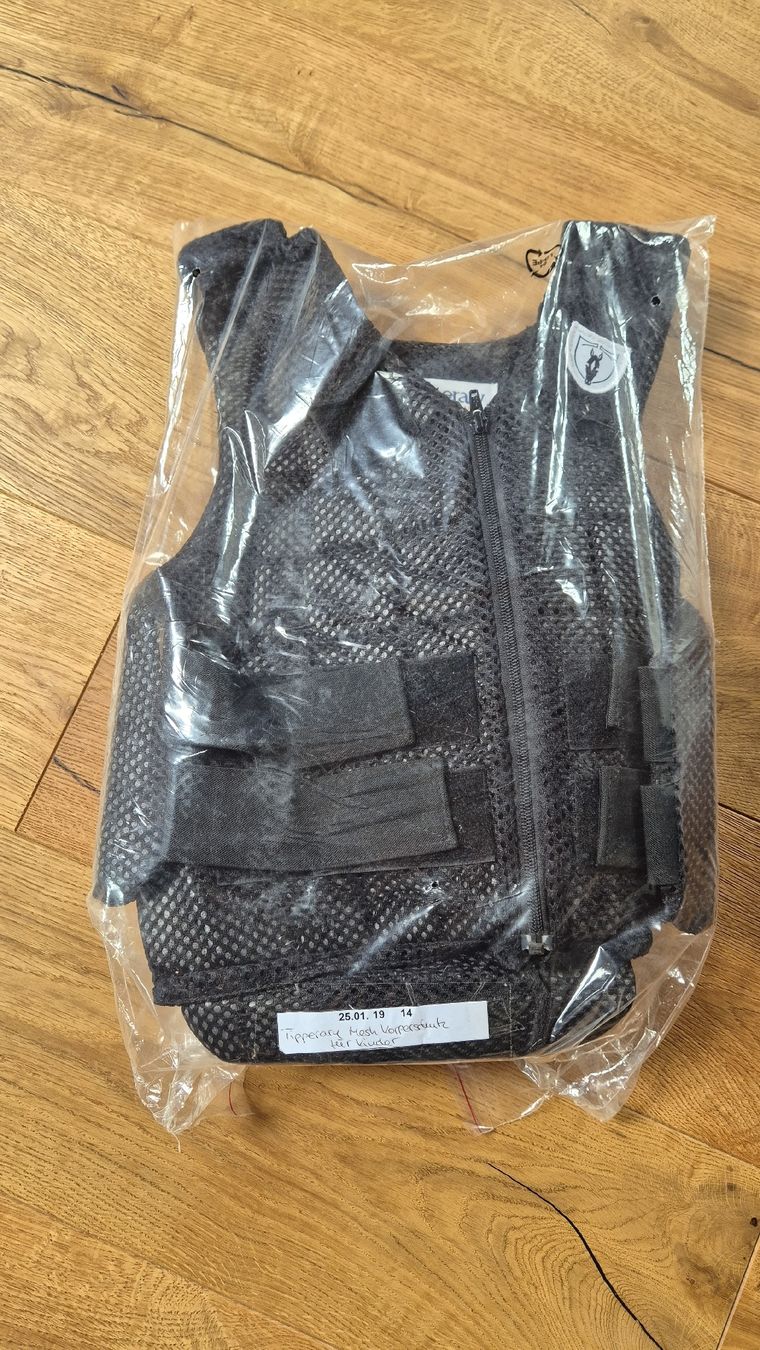 Protections: Reitweste schwarz Grösse S gebraucht – D'occasion à Horgenberg par callmeloco 2