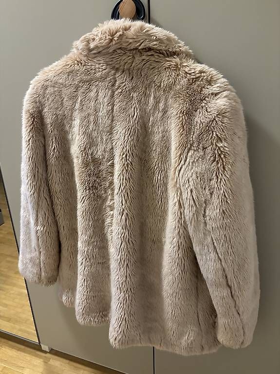 Jacken: Teddyfell Jacke Pull&Bear Größe L beige – Gebraucht aus Zürich von natalson 1