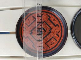 Neue Glas- Untersetzer (2 schwarz, 2 verziert)