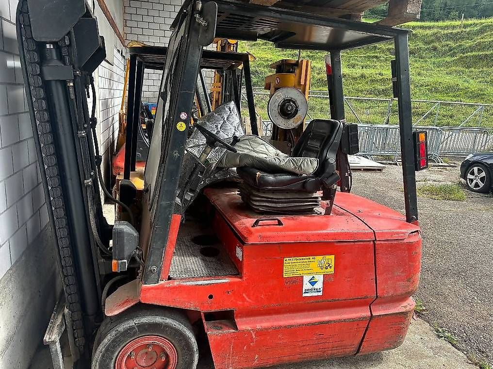 Stapler Linde 2.5t HK, keine Batterie, Triplex (Gebraucht) in Wila für ...