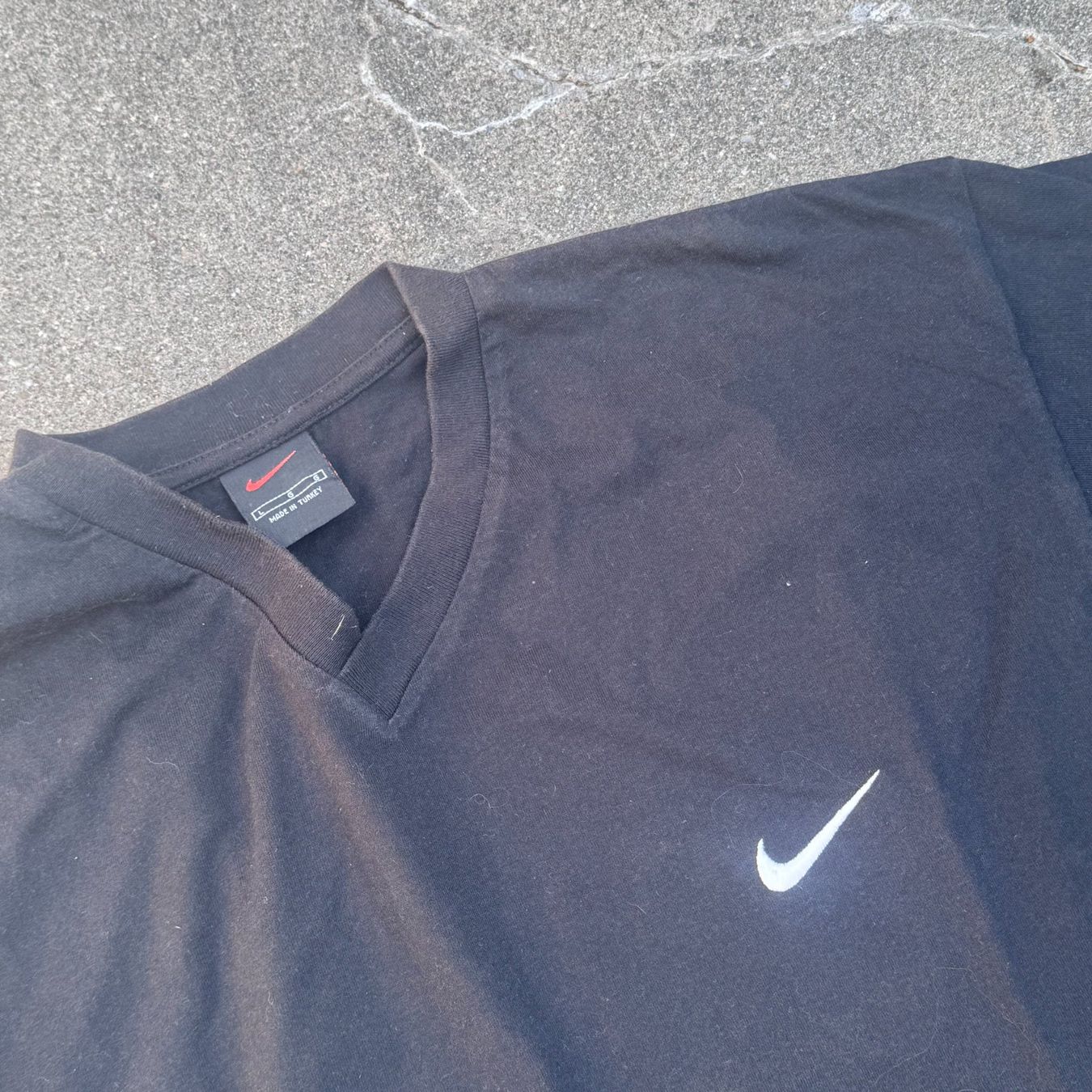Nike T-shirt: Nike classic black retro T-shirt – Usato da St. Gallen venduto da sourced_limited 2