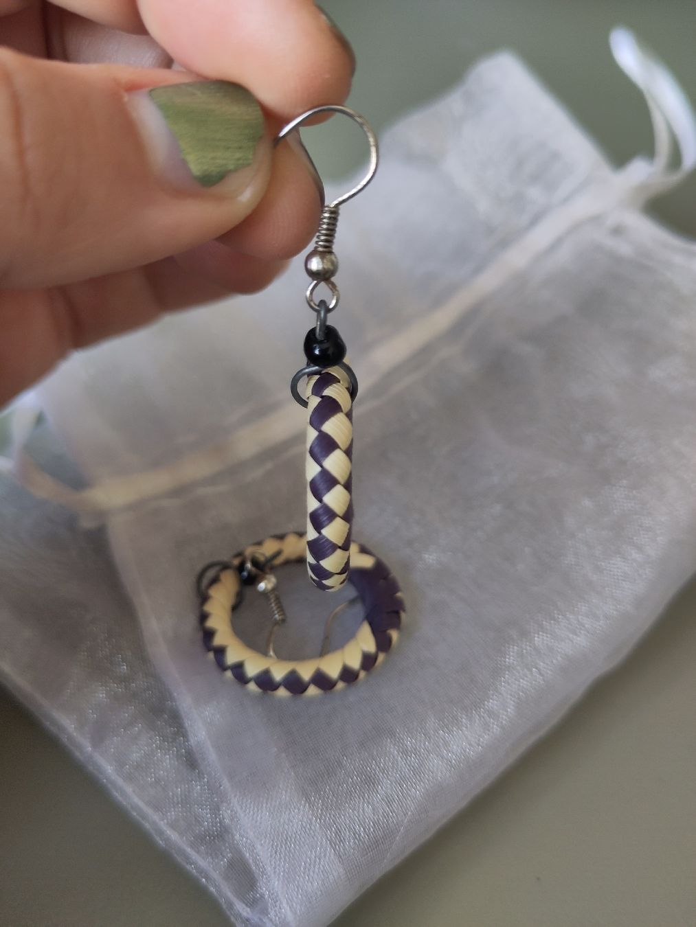 Orecchini pendenti & Orecchini a lobo: Ohrringe, Modeschmuck, Bast-Optik, crème violett – Usato da Jona venduto da 2Schnapp 4