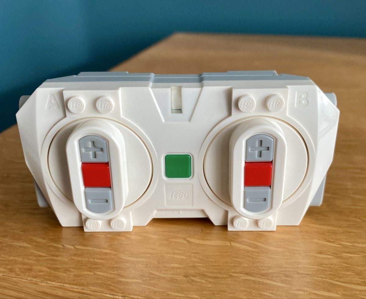 Lego Fernbedienungen: Télécommande LEGO Powered Up 88010 – Gebraucht aus Lausanne von Vracorama