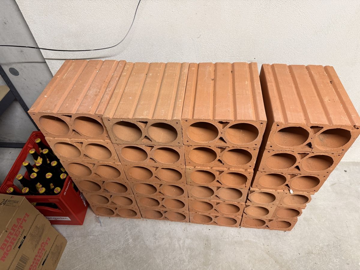 Scaffali: Flaschenregale Terrakotta gebraucht 4x6 Elemente – Usato da Schönholzerswilen venduto da mela7 1