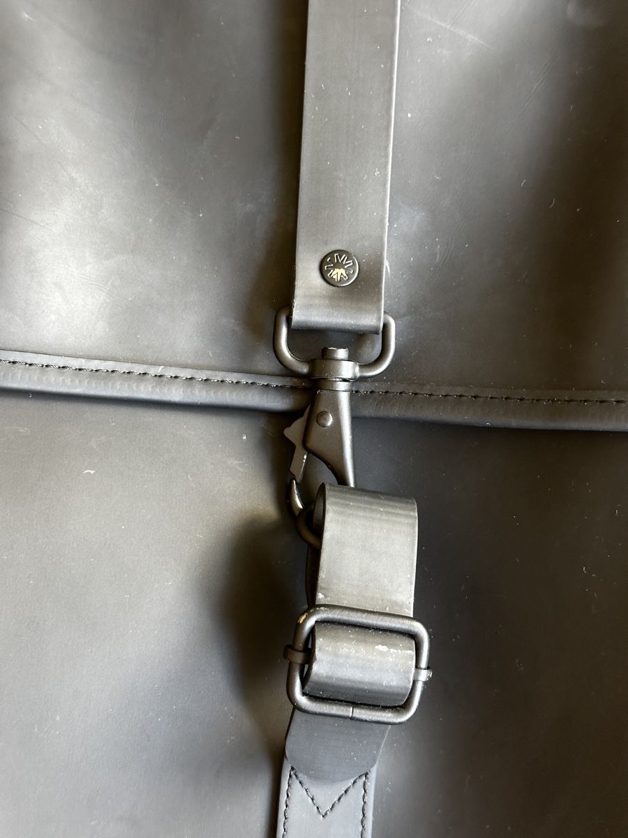 Rains Rucksäcke: RAINS Rucksack - Schwarz – Gebraucht aus Zürich von Anoifeur 3
