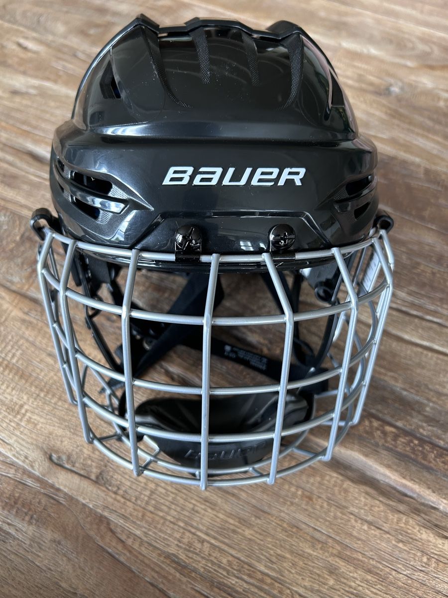 Bauer Casques: Bauer Eishockeyhelm 52 - 57 cm – D'occasion à Uerikon par balnico